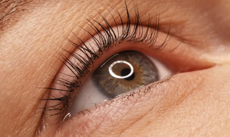 zabieg na&nbsp;twarz z&nbsp;wykorzystaniem światła czerwonego